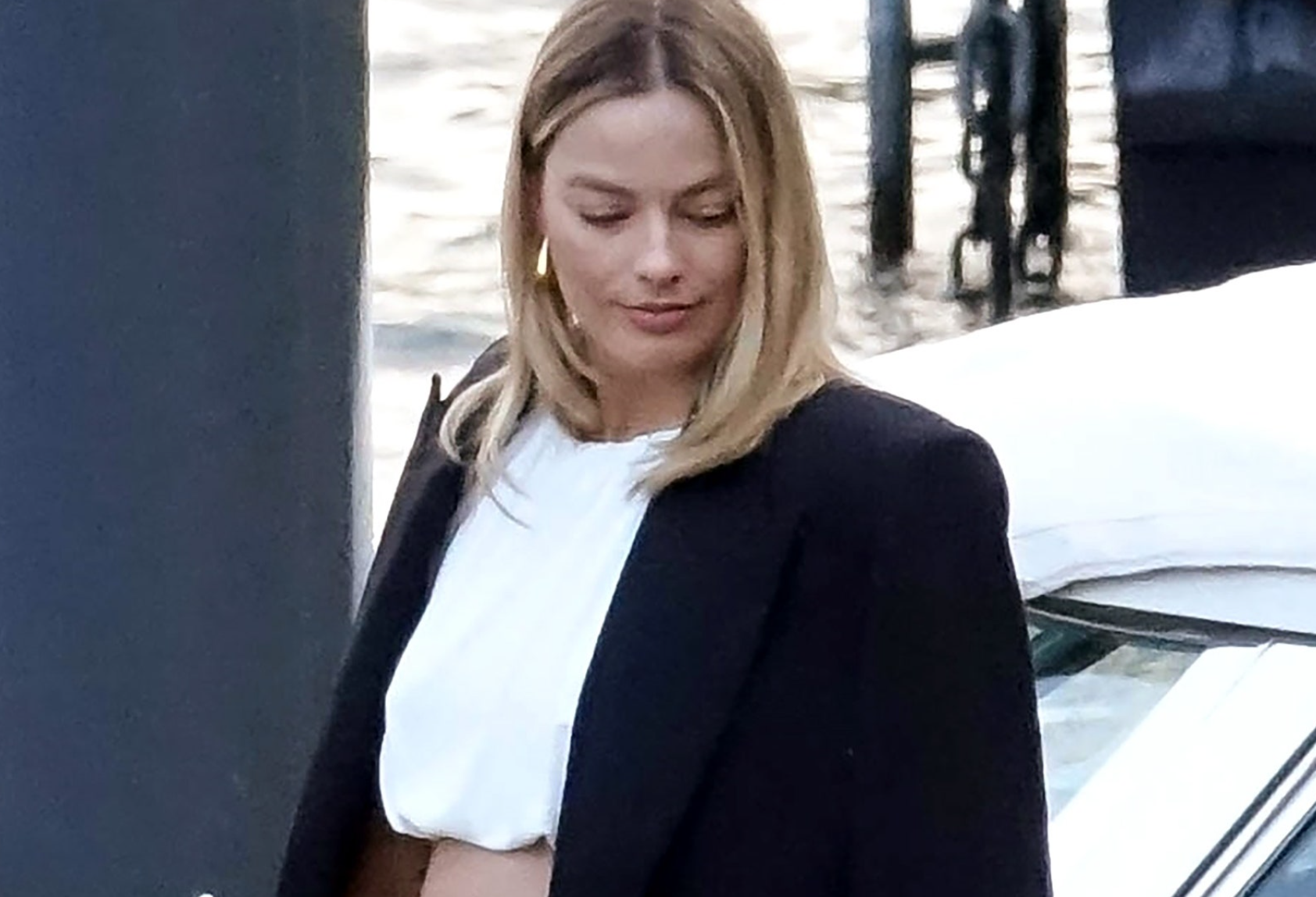 Margot Robbie muestra su embarazo y su estilo pre-mamá